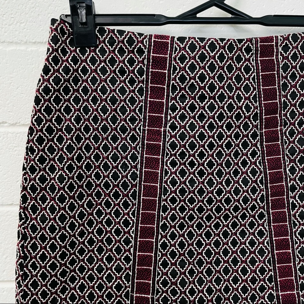 Decjuba. Geometric Embroidered Mini Skirt. Size 10 - Picture 2 of 8